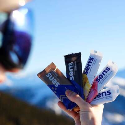 Sie sehen eine Packung SENS Pleasure Proteinriegel mit Grillenmehl - Ananas & Kokosnuss, Produktbild: 03 SENS Pleasure Proteinriegel mit Grillenmehl - Ananas & Kokosnuss, A-Nr.: 5948614 - 03