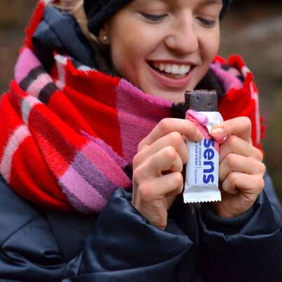 SENS Pleasure Proteinriegel mit Grillenmehl - Dunkle Schokolade &amp; Sauerkirsche, A-Nr.: 5948637 - 02