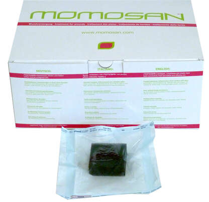 Sie sehen eine Packung MOMOSAN-schwarz steril Woundcleaner 5x5x2cm, 30 Stück, Produktbild: 02 MOMOSAN-schwarz steril Woundcleaner 5x5x2cm, 30 Stück, A-Nr.: 4378706 - 02