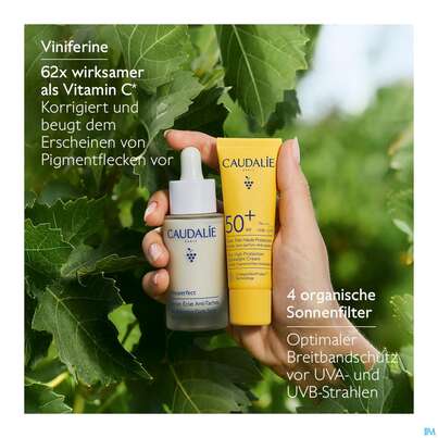 Sie sehen eine Packung Caudalie Vp Serum +sonne Set 50ml, Produktbild: 08 Caudalie Vp Serum +sonne Set 50ml, A-Nr.: 5930790 - 08