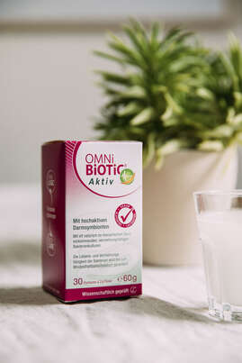Sie sehen eine Packung OMNi-BiOTiC® Aktiv, 2x60g, Produktbild: 03 OMNi-BiOTiC® Aktiv, 2x60g, A-Nr.: 4842948 - 03